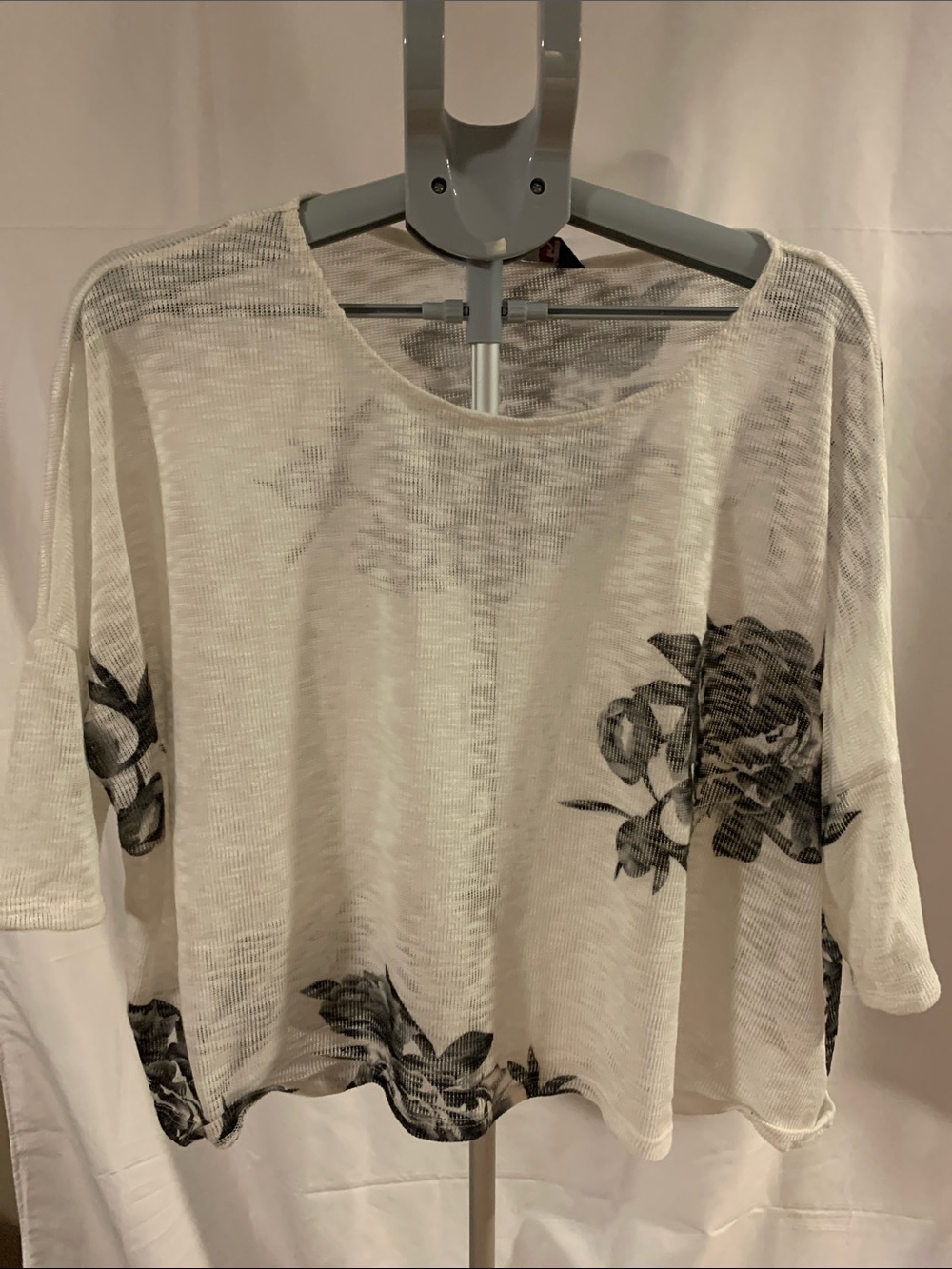 DH3 cover up white/black roses dropped shoulders large